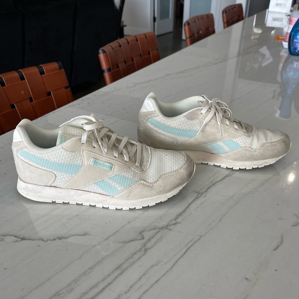 Women’s Reebok size 8
